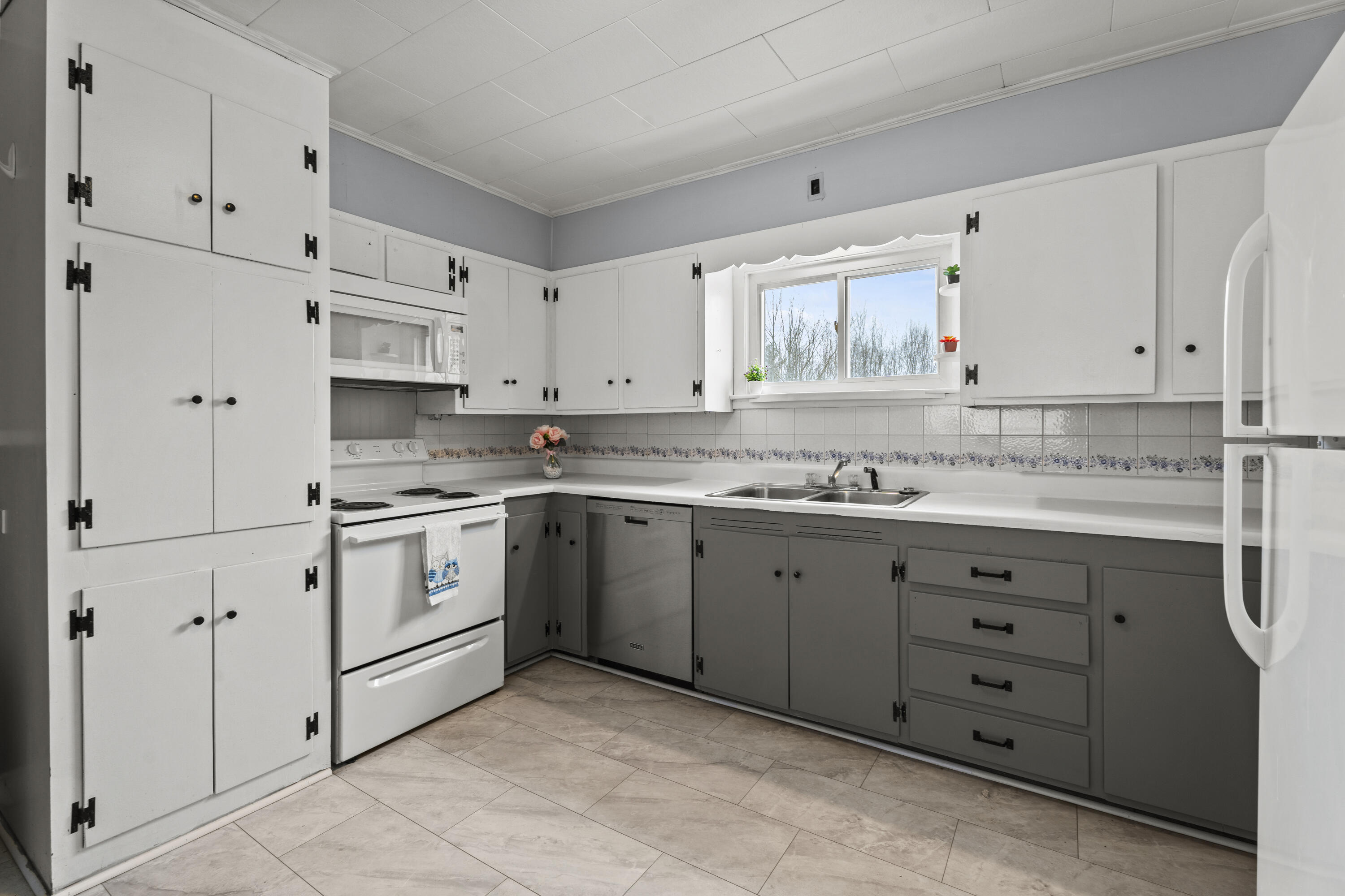 562 Blackstream Road Hermon, ME 04401 - Photo 8 of 41 DSC06891