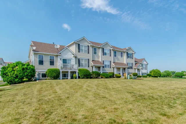 $2,195 | 1624 Fieldstone Drive North, Shorewood, IL 60404