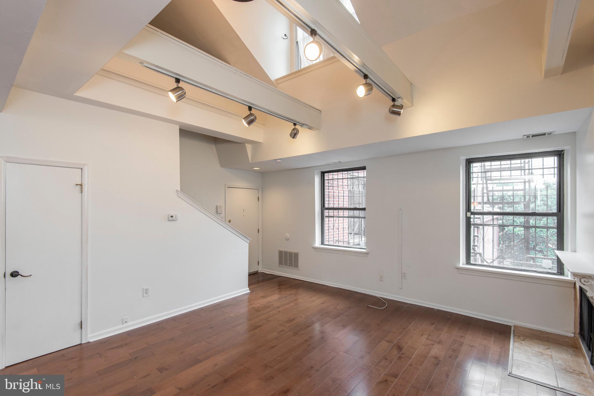 914 Spruce Street, Unit 15 Philadelphia, PA 19107 - Photo 7 of 27