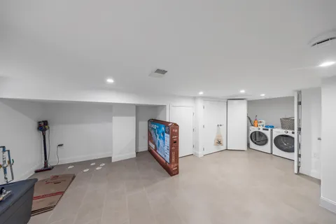 $675,000 | 155 Laidlaw Avenue, Unit 1, Jersey City, NJ 07306