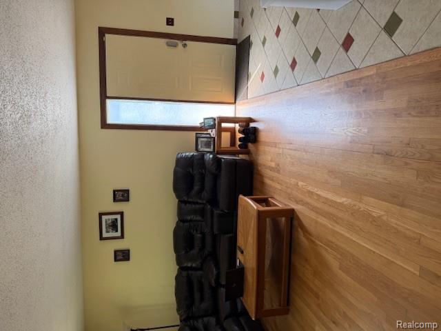 5496 Elizabeth Lake Road Waterford, MI 48327 - Photo 6 of 37 Gallery Image 6
