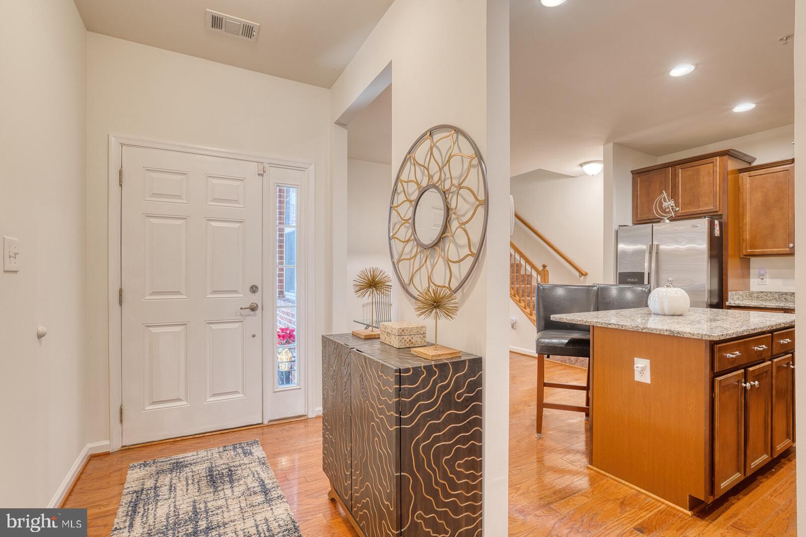 FOYER CLOSE TO KITCHEN FOR DELIVERY EASE