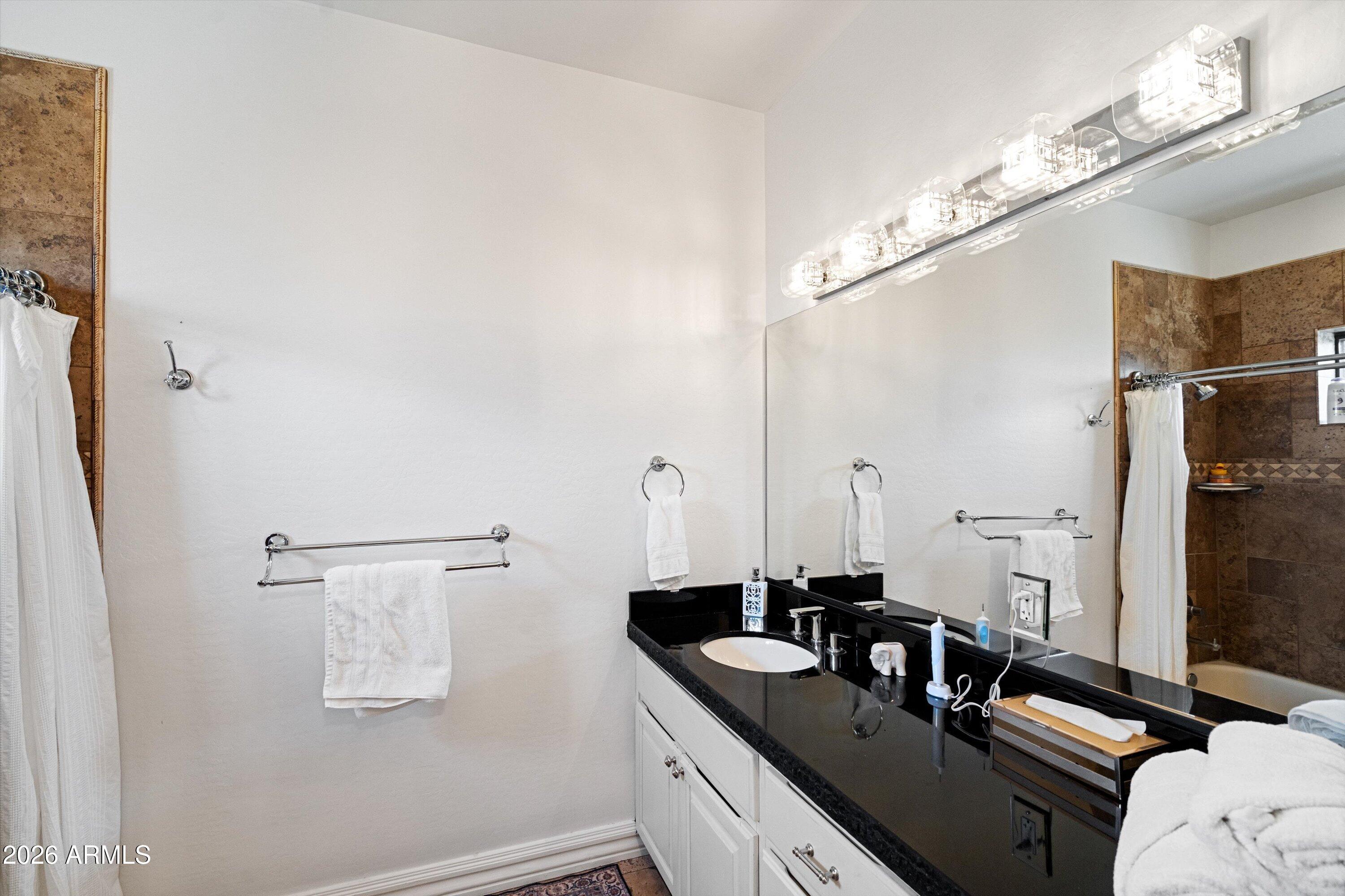 1823 West Maddock Road Phoenix, AZ 85086 - Photo 61 of 121 061-Bathroom