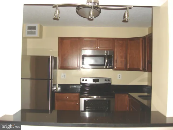 $2,400 | 8340 Greensboro Drive, Unit 516, McLean, VA 22102