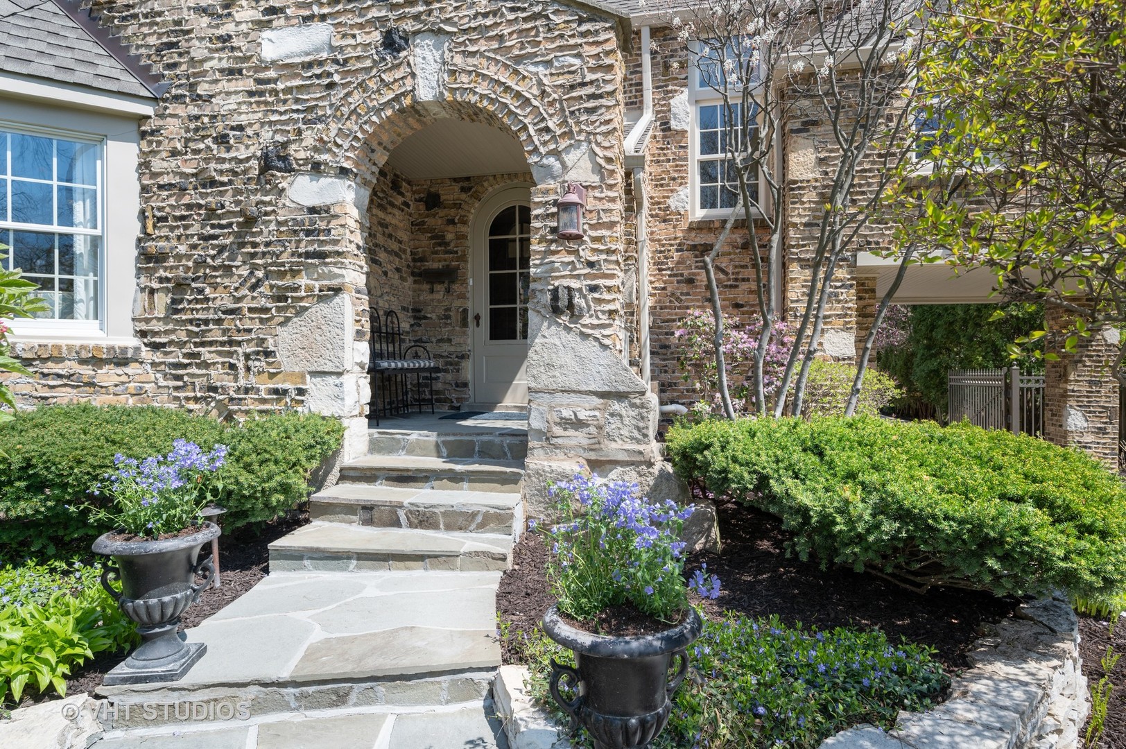 707 Juniper Road Glenview, IL 60025 - Photo 2 of 32