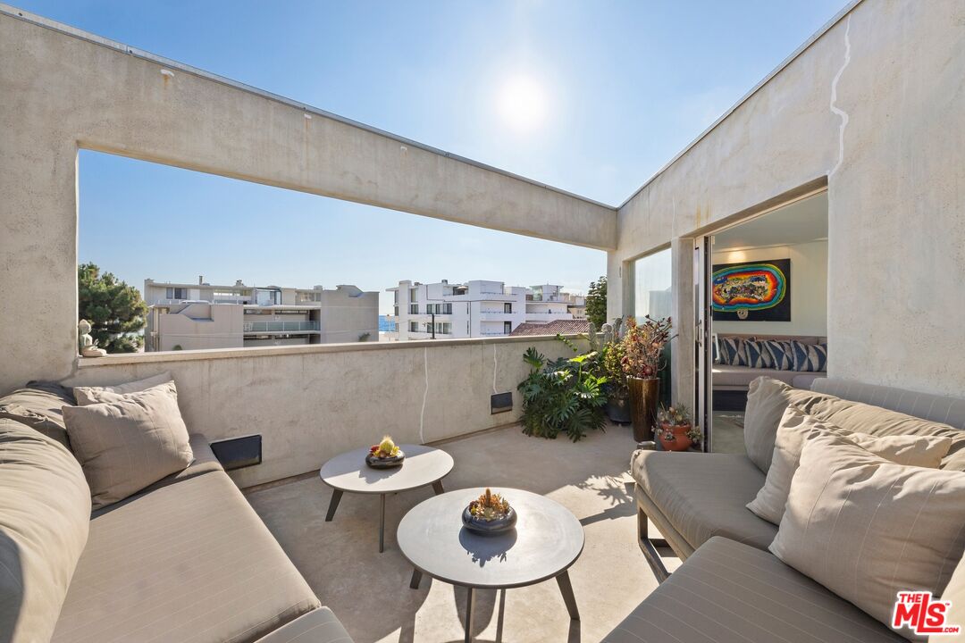 24 Eastwind Street, Unit 2 Marina del Rey, CA 90292 - Photo 28 of 46
