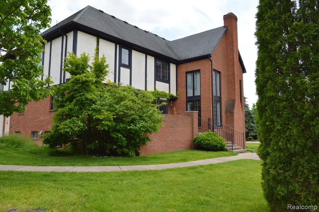5866 Wellwood Drive Rochester, MI 48306 - Photo 3 of 25