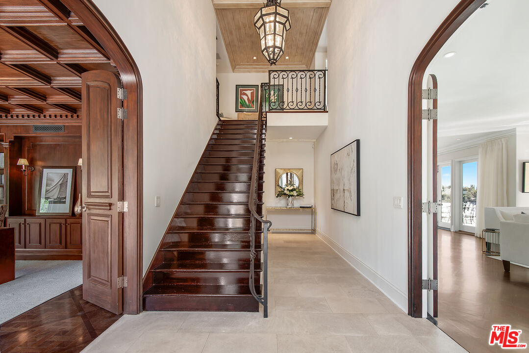 980 Stradella Road Los Angeles, CA 90077 - Photo 2 of 40