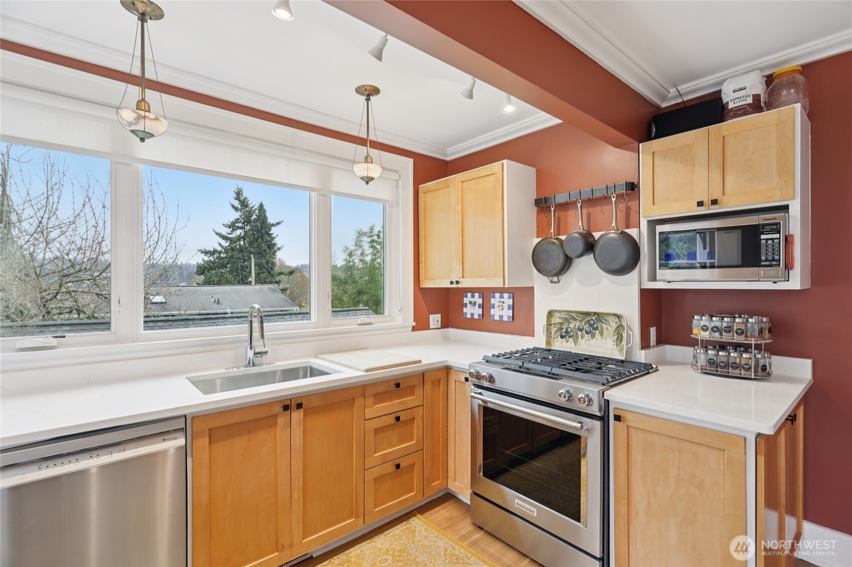 4012 1st Avenue Northwest Seattle, WA 98103 - Photo 9 of 35