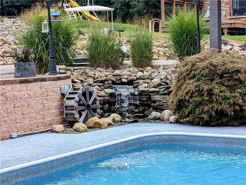 46136 Carlisle Road Lisbon, OH 44432 - Photo 17 of 48 View of swimming pool