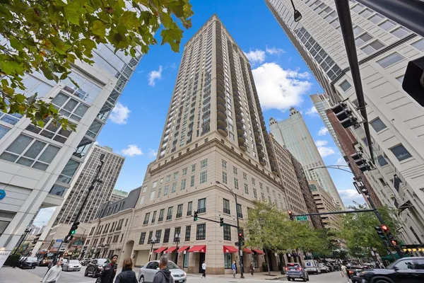 $9,500 | 10 East Delaware Place, Unit 27E, Chicago, IL 60611