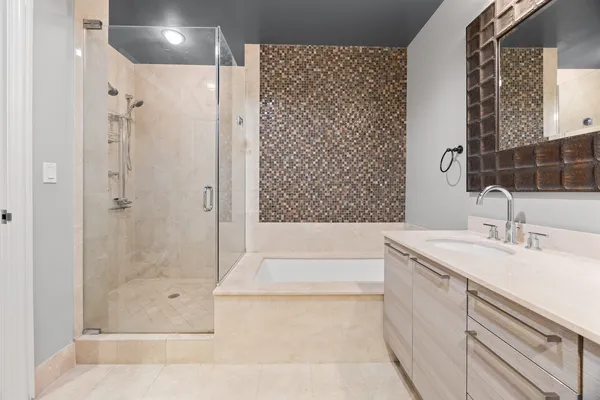 $9,500 | 10 East Delaware Place, Unit 27E, Chicago, IL 60611