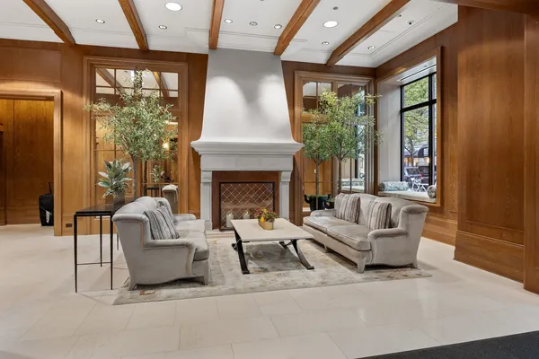 $9,500 | 10 East Delaware Place, Unit 27E, Chicago, IL 60611