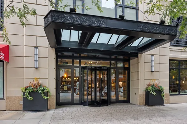 $9,500 | 10 East Delaware Place, Unit 27E, Chicago, IL 60611