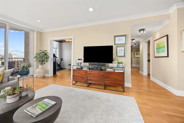 $9,500 | 10 East Delaware Place, Unit 27E, Chicago, IL 60611