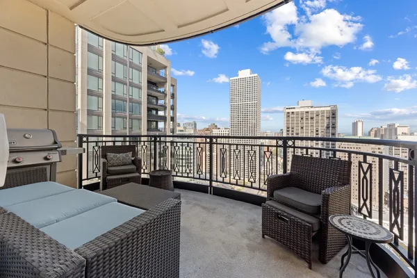 $9,500 | 10 East Delaware Place, Unit 27E, Chicago, IL 60611