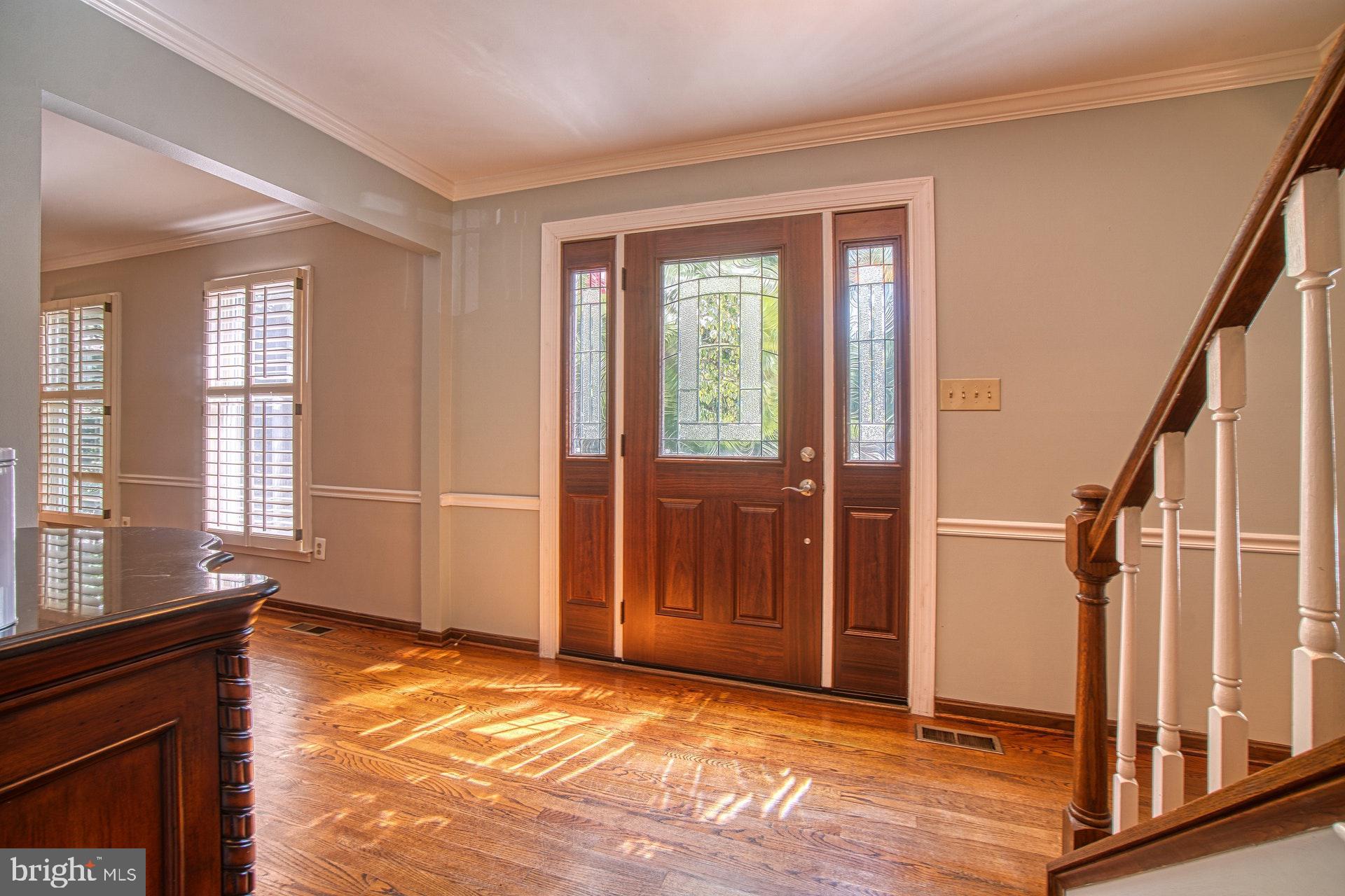 9312 Brian Run Lane Springfield, VA 22153 - Photo 4 of 42 Large welcoming foyer