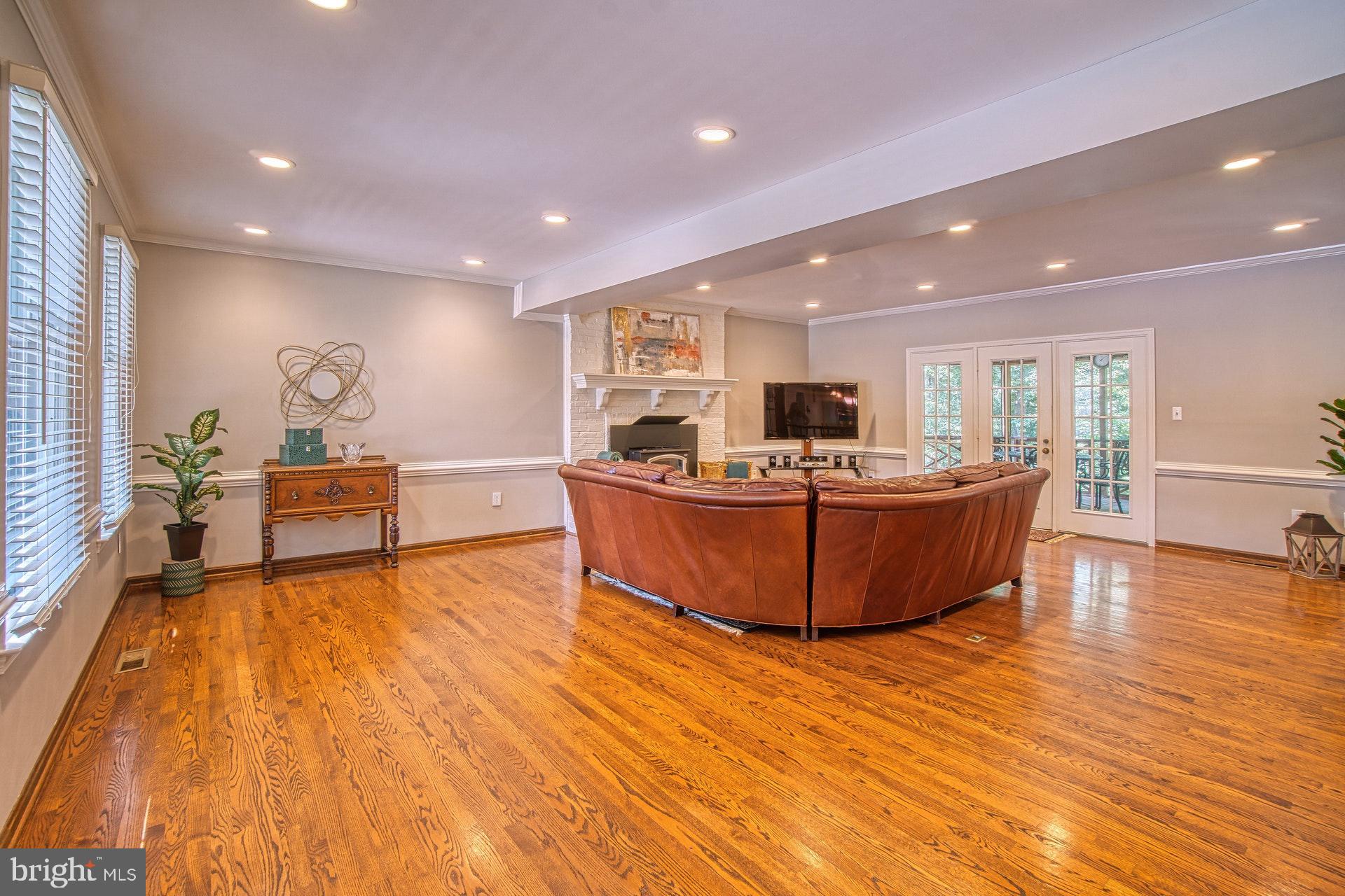 9312 Brian Run Lane Springfield, VA 22153 - Photo 6 of 42 Family room - great for large gatherings