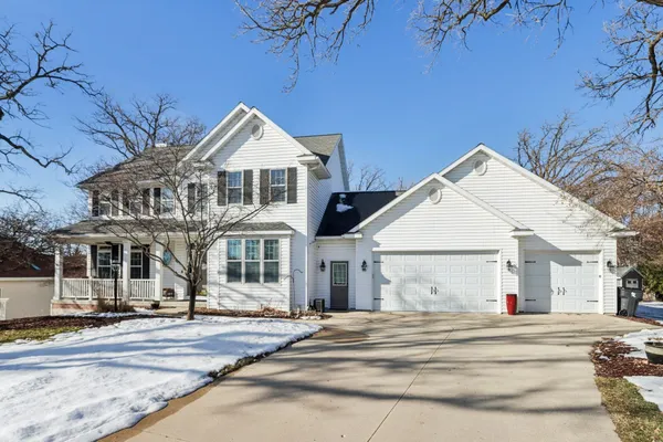 $750,000 | 602 Woodhaven Court, Cambridge, WI 53523