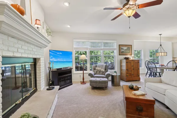 $750,000 | 602 Woodhaven Court, Cambridge, WI 53523