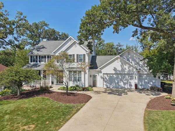 $750,000 | 602 Woodhaven Court, Cambridge, WI 53523