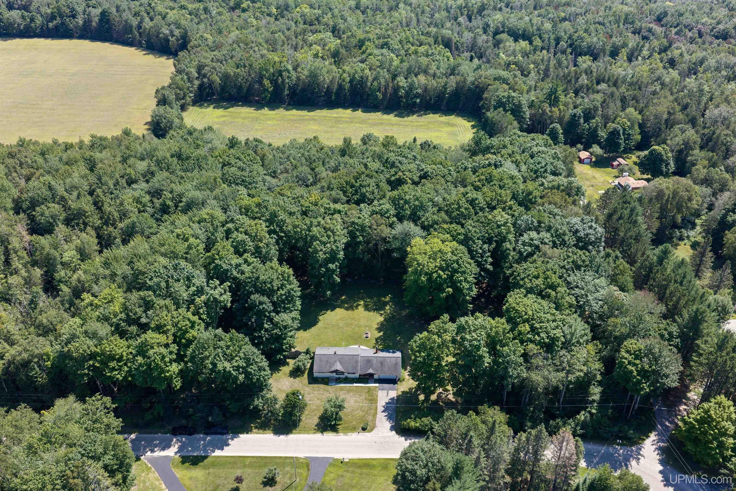 8589 M.5 Road Gladstone, MI 49837 - Photo 9 of 47 Gallery Image 9