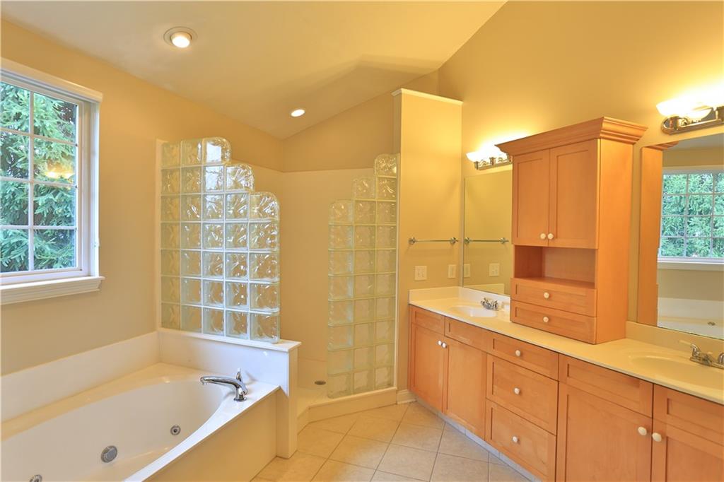 11079 Innisbrooke Lane Fishers, IN 46037 - Photo 12 of 16 Gallery Image 12