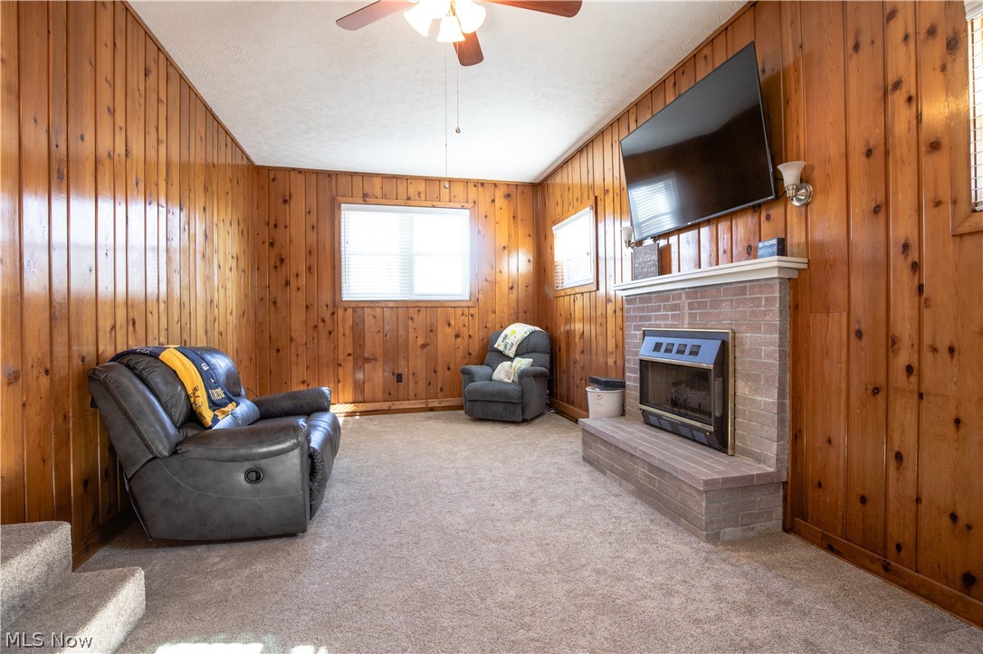 5601 3rd Avenue Vienna, WV 26105 - Photo 14 of 23
Family Room