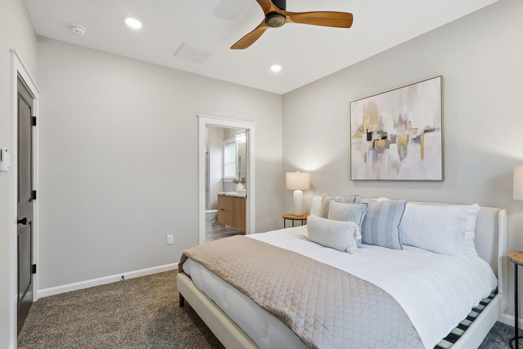 4723 Mallow Street, Unit B Houston, TX 77033 - Photo 18 of 27