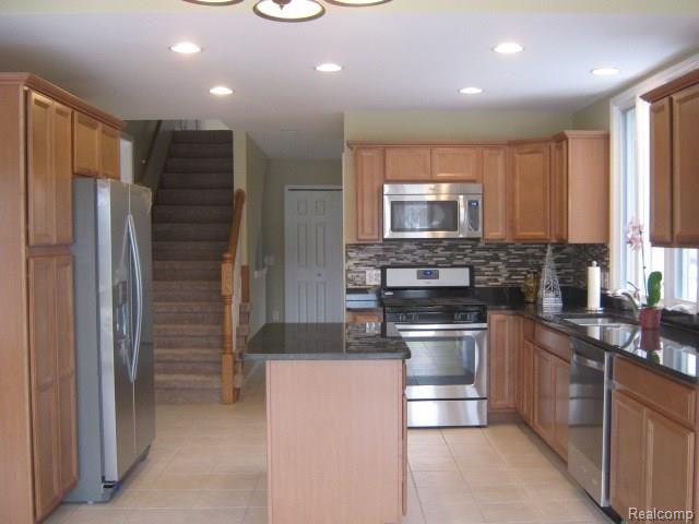 46738 Landings Drive Macomb, MI 48044 - Photo 24 of 52 032 - Copy - Copy - Copy.JPG