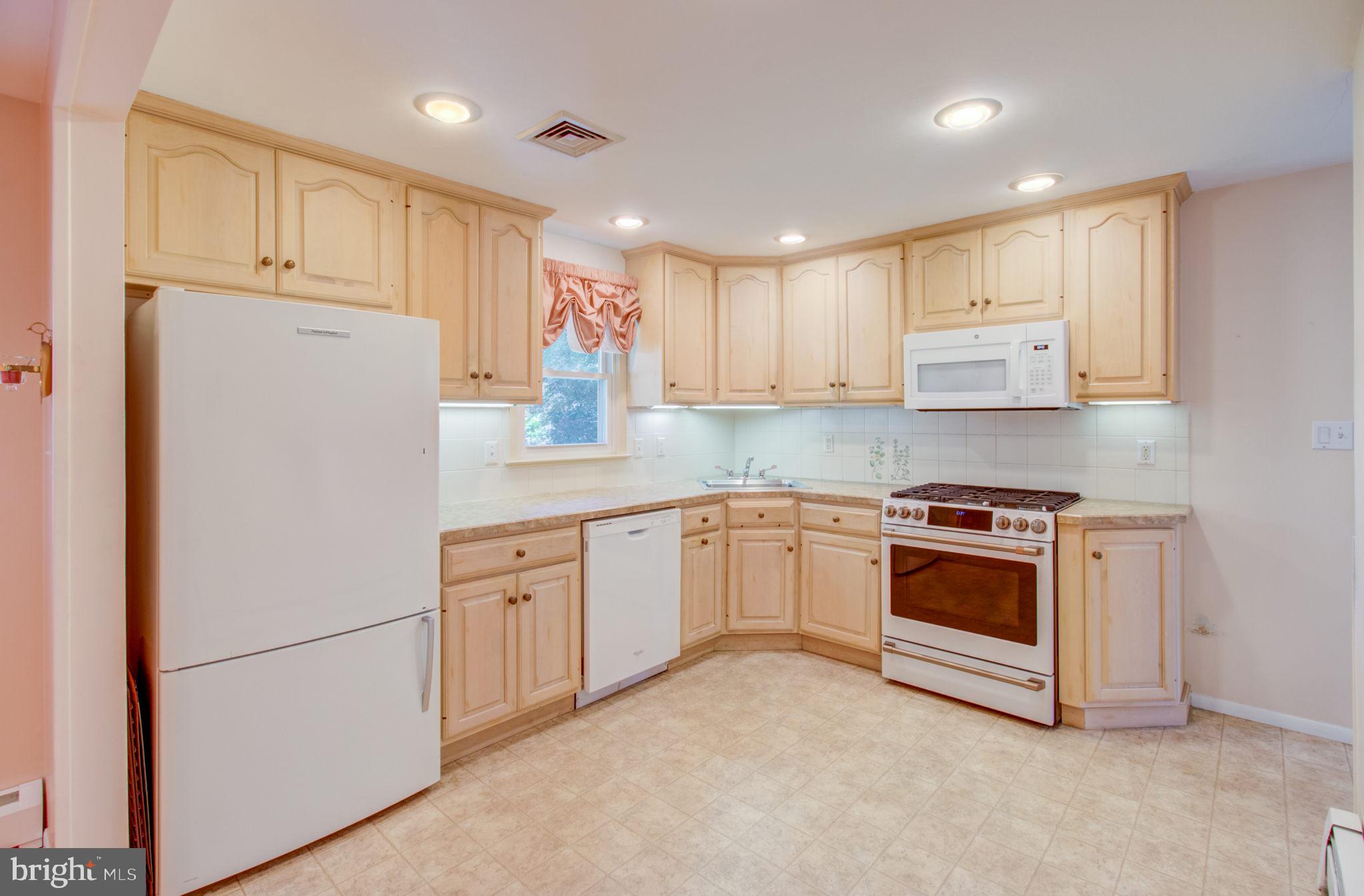 26 Yorkshire Road Hamilton, NJ 08610 - Photo 4 of 22