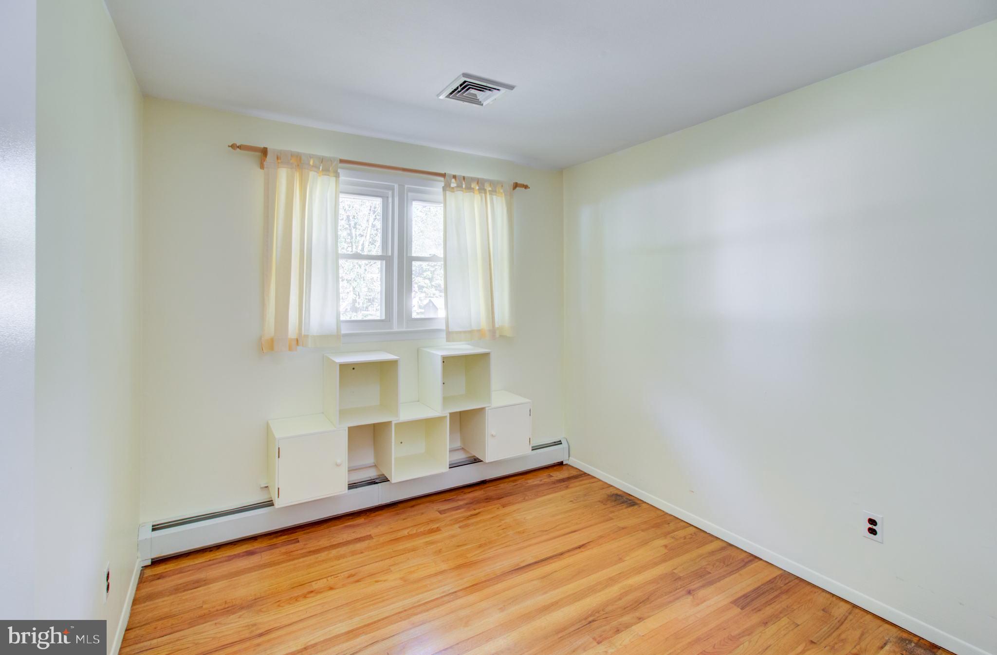 26 Yorkshire Road Hamilton, NJ 08610 - Photo 9 of 22