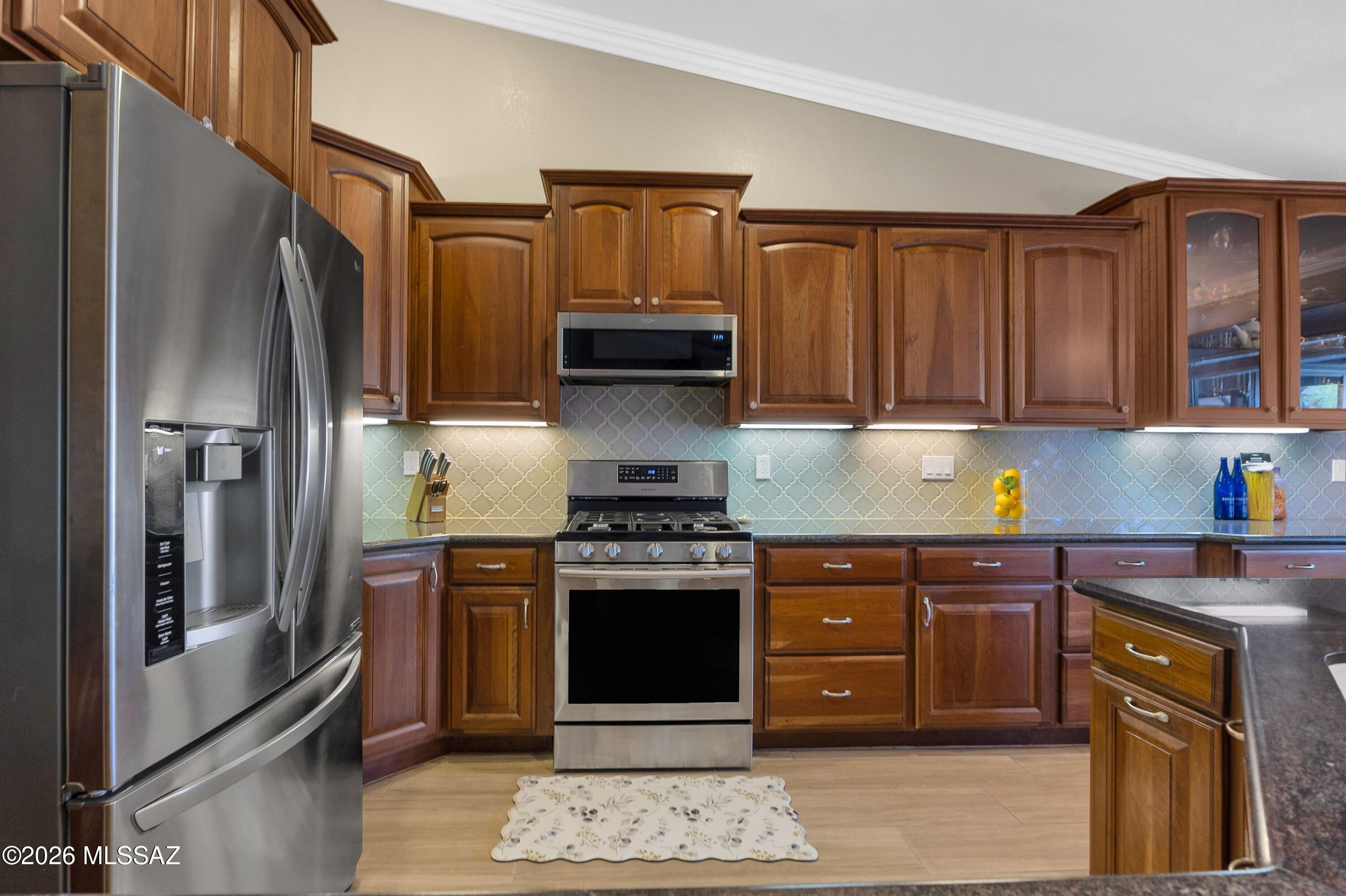 36925 South Ridgeview Boulevard Tucson, AZ 85739 - Photo 15 of 50 Kitchen has custom cabinets
