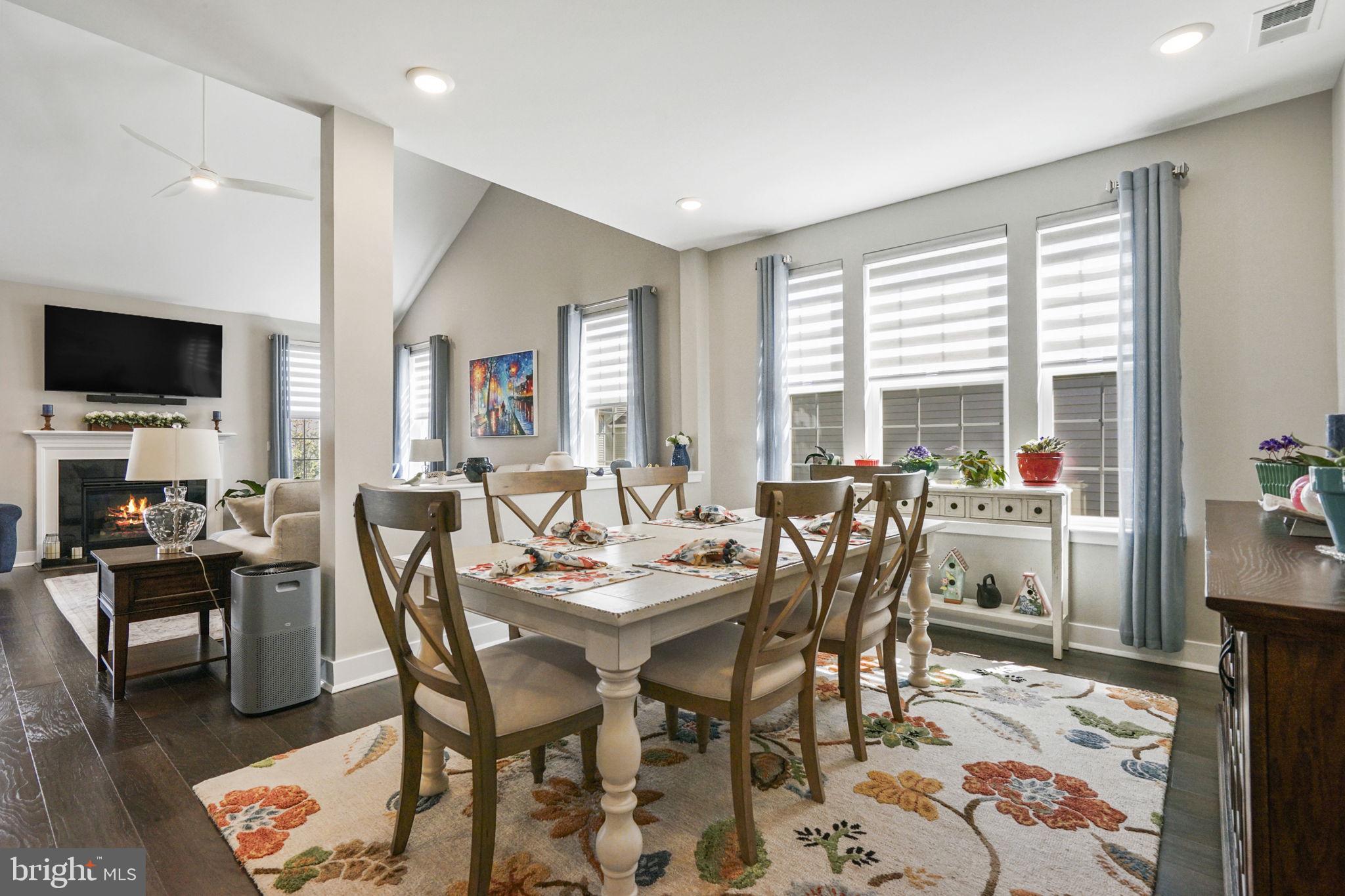 40 Emerald Road Wrightstown, NJ 08562 - Photo 15 of 39 Bright and inviting dining space.