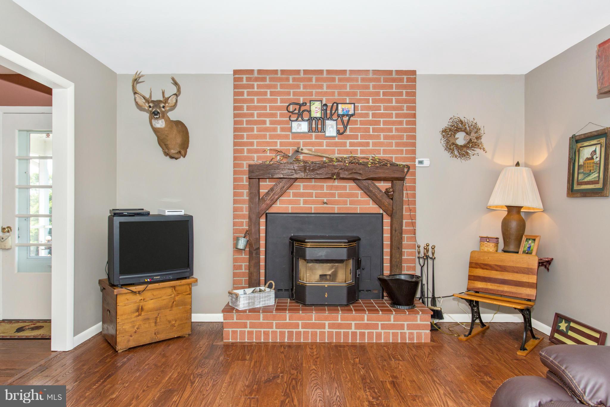 13015 Layman Road Thurmont, MD 21788 - Photo 13 of 30 Living Room