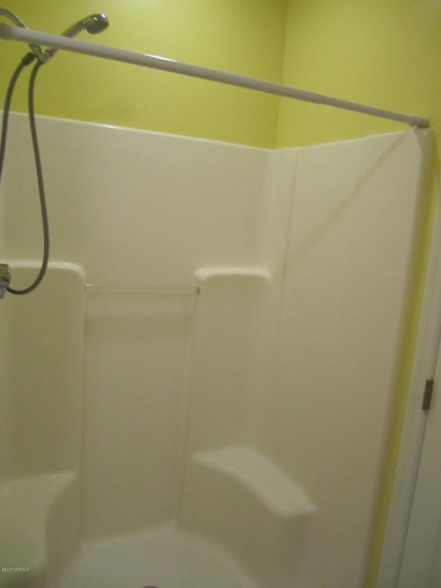 428 Conner Grant Road New Bern, NC 28562 - Photo 11 of 30 Master Shower