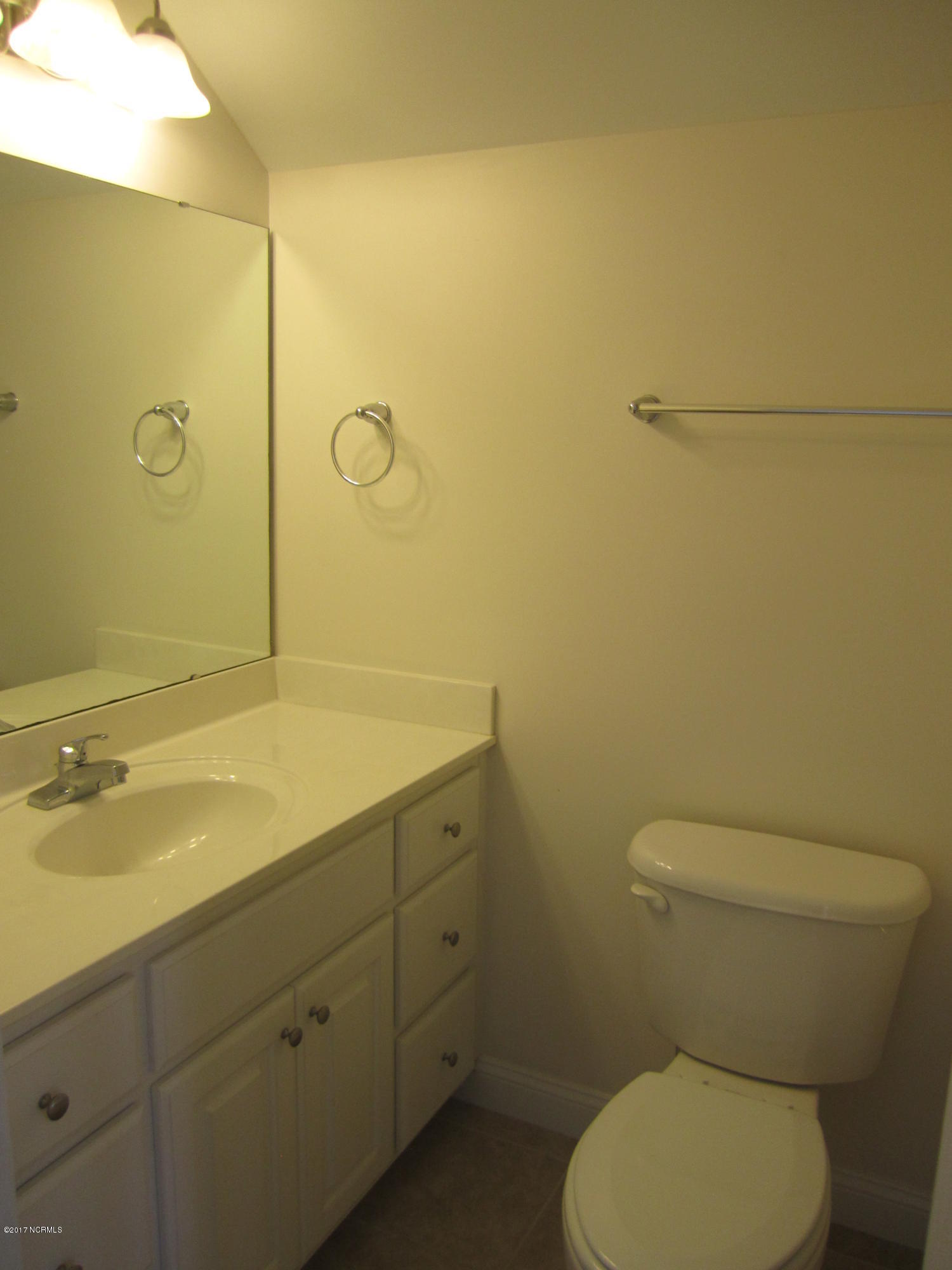 428 Conner Grant Road New Bern, NC 28562 - Photo 17 of 30 Office Bathroom