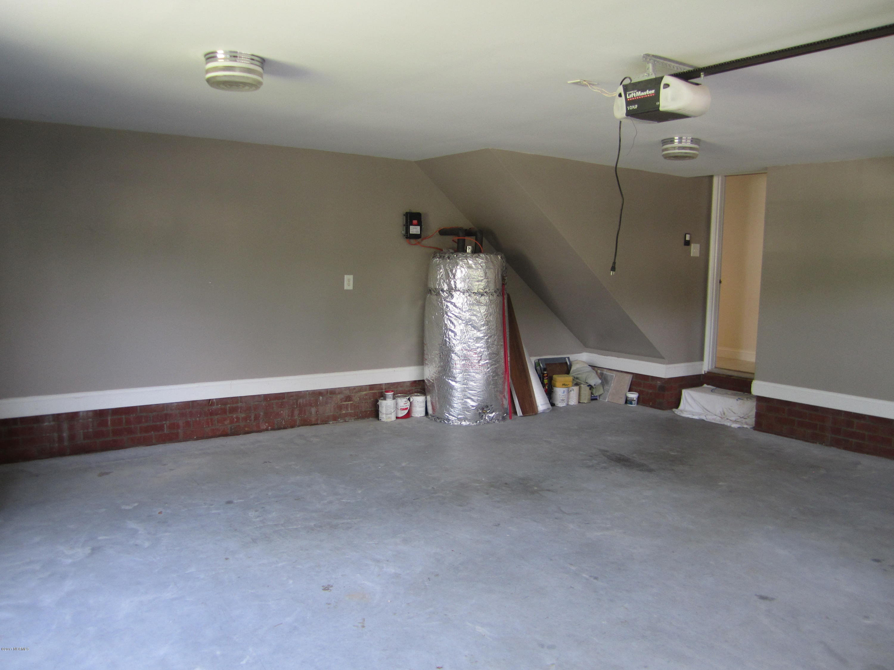 428 Conner Grant Road New Bern, NC 28562 - Photo 24 of 30 Garage View 2