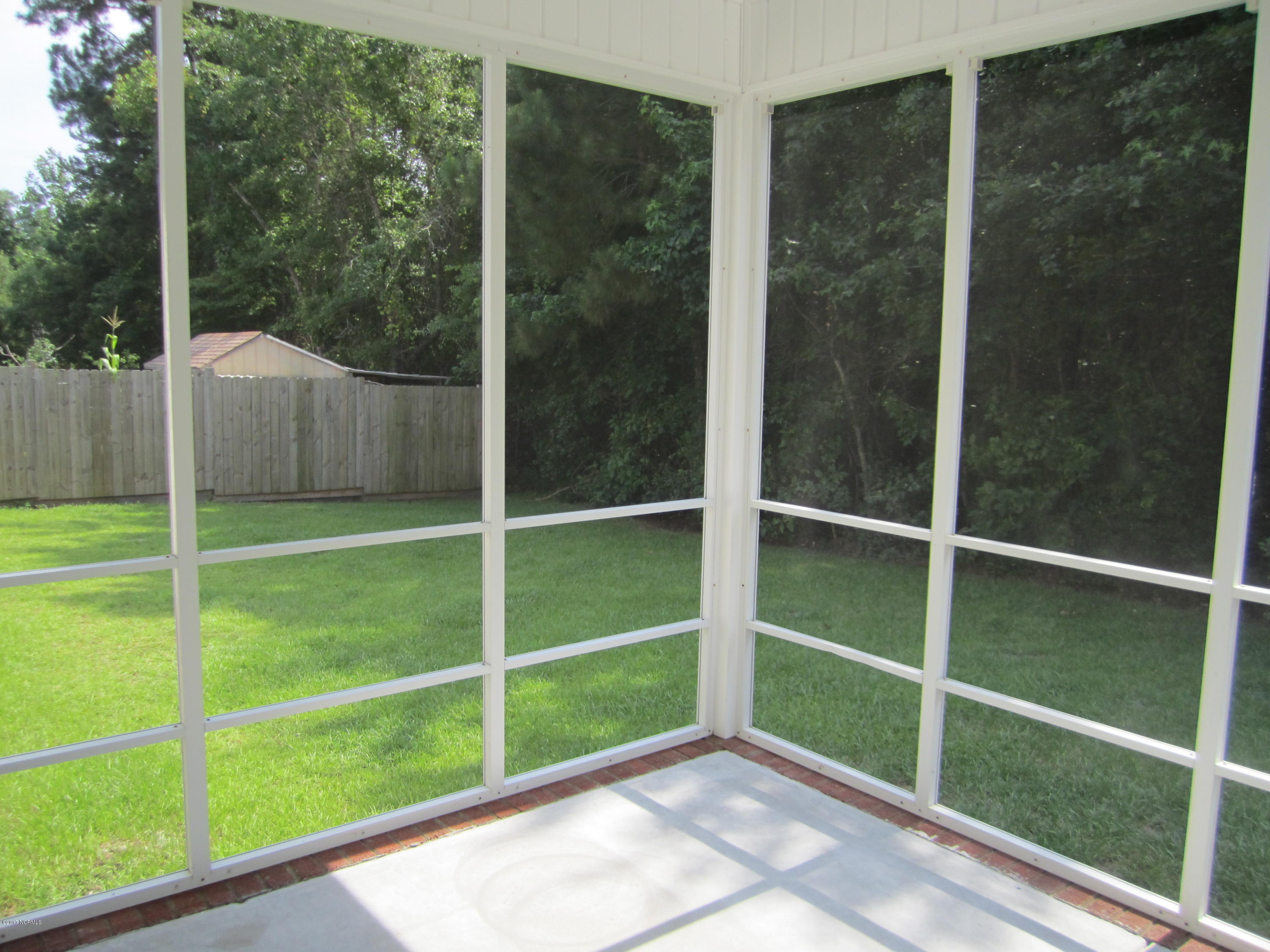 428 Conner Grant Road New Bern, NC 28562 - Photo 26 of 30 Screened Porch