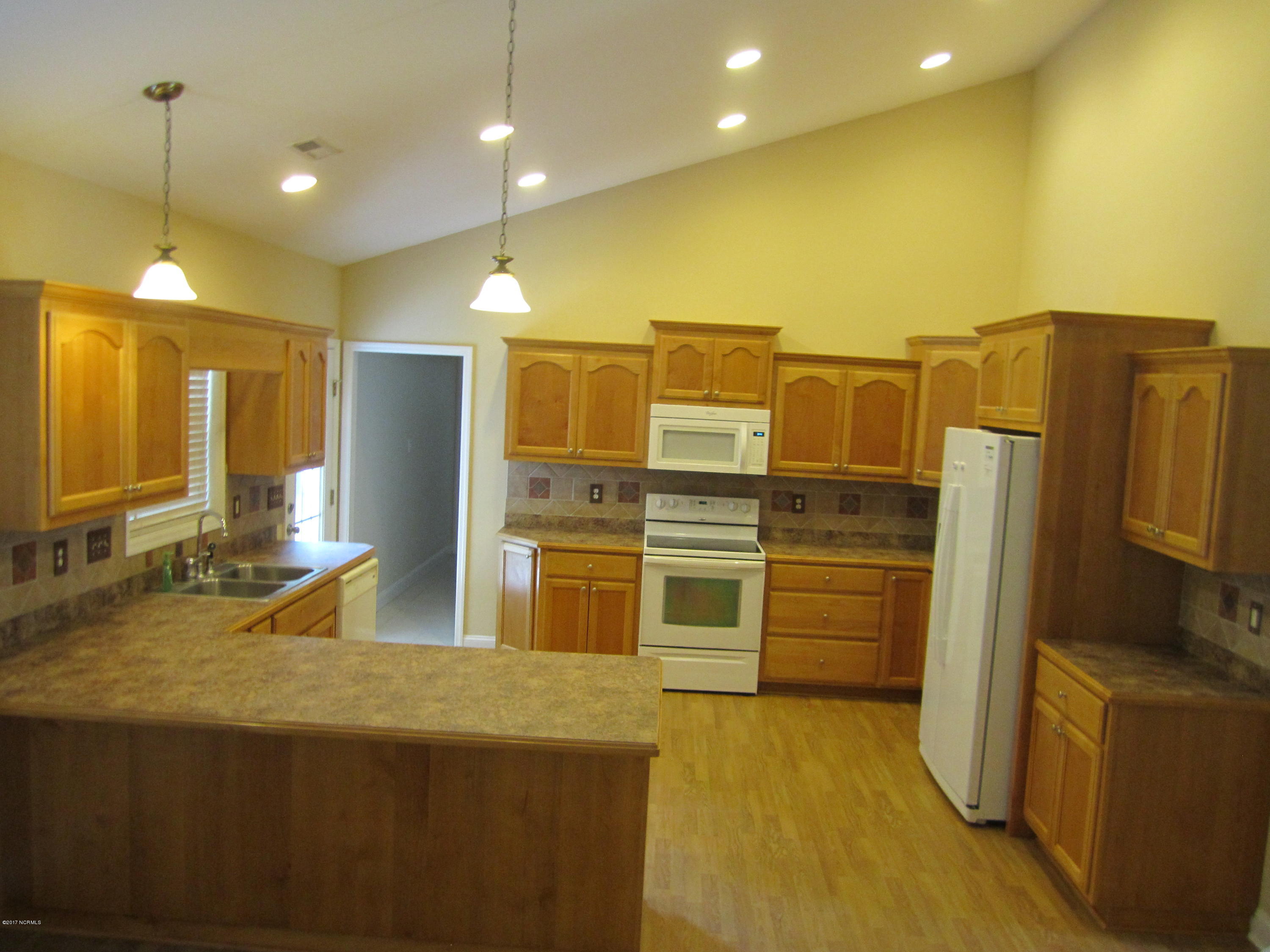 428 Conner Grant Road New Bern, NC 28562 - Photo 6 of 30 Kitchen