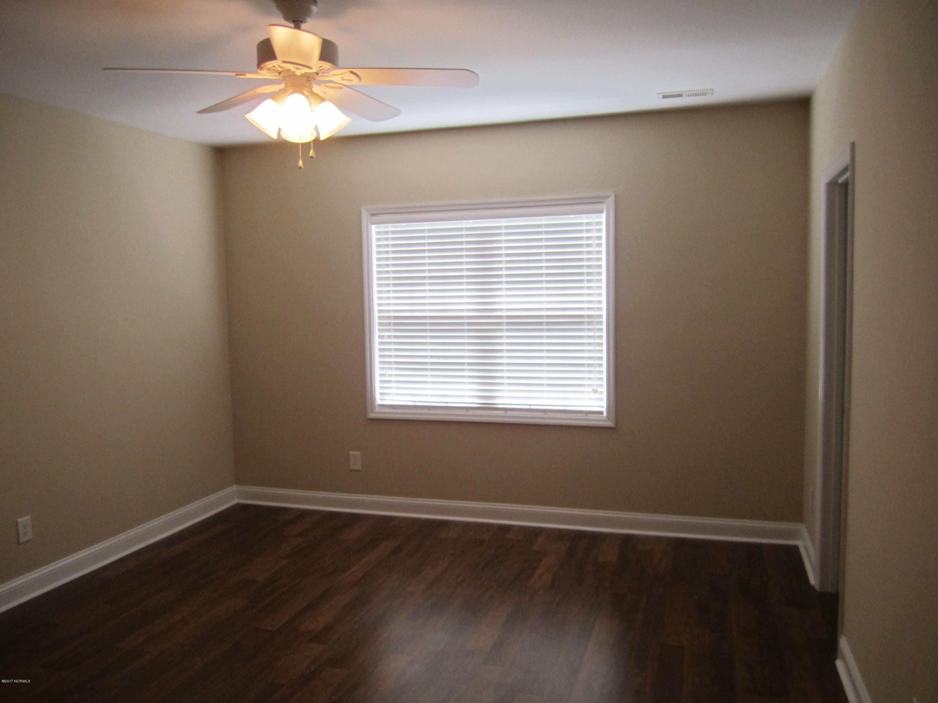428 Conner Grant Road New Bern, NC 28562 - Photo 9 of 30 Master Bedroom