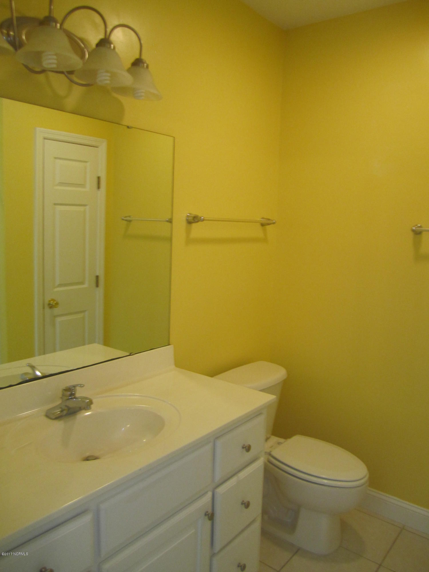 428 Conner Grant Road New Bern, NC 28562 - Photo 10 of 30 Master Bathroom