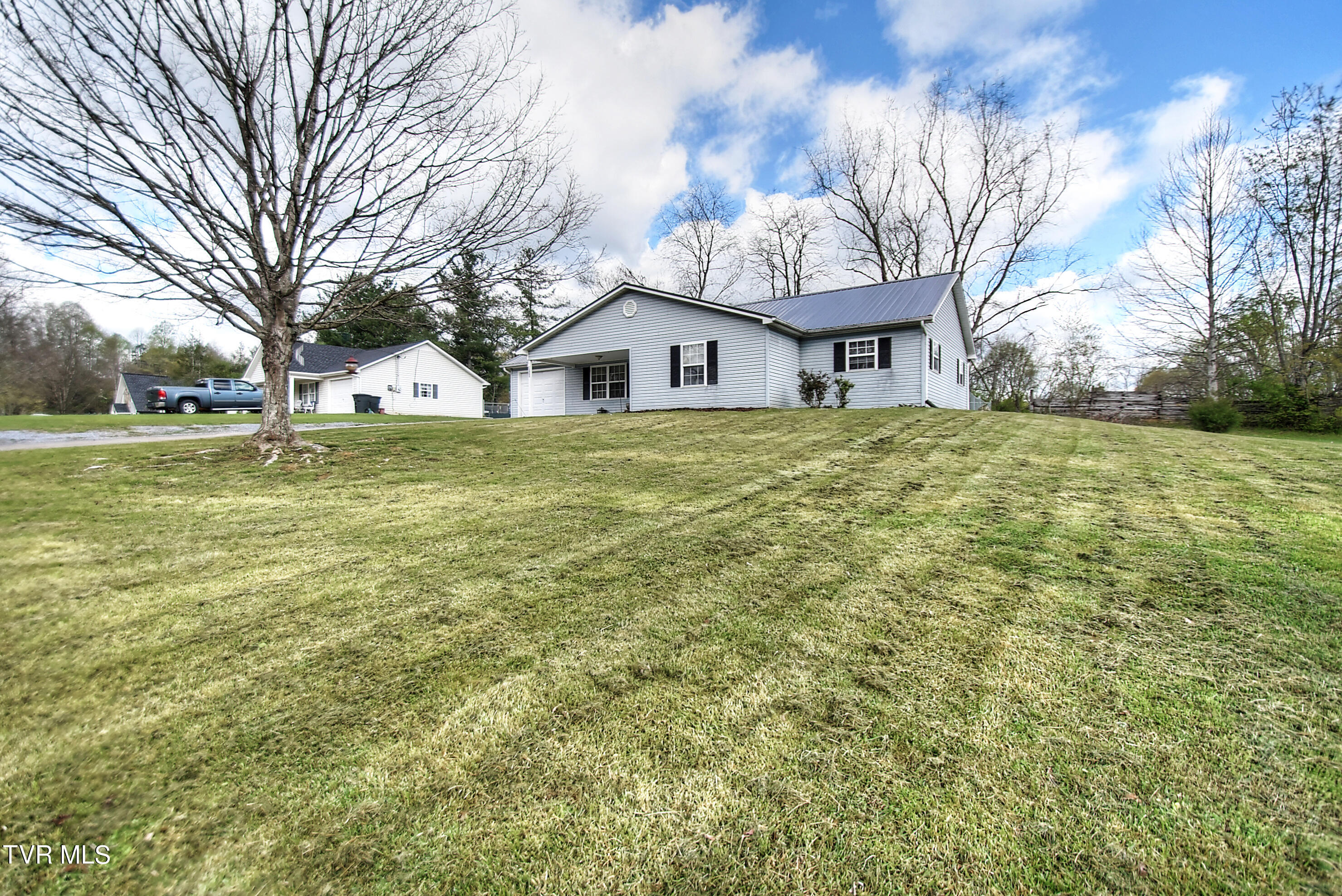 1005 Rocky Ridge Road Johnson City, TN 37601 - Photo 3 of 30 3