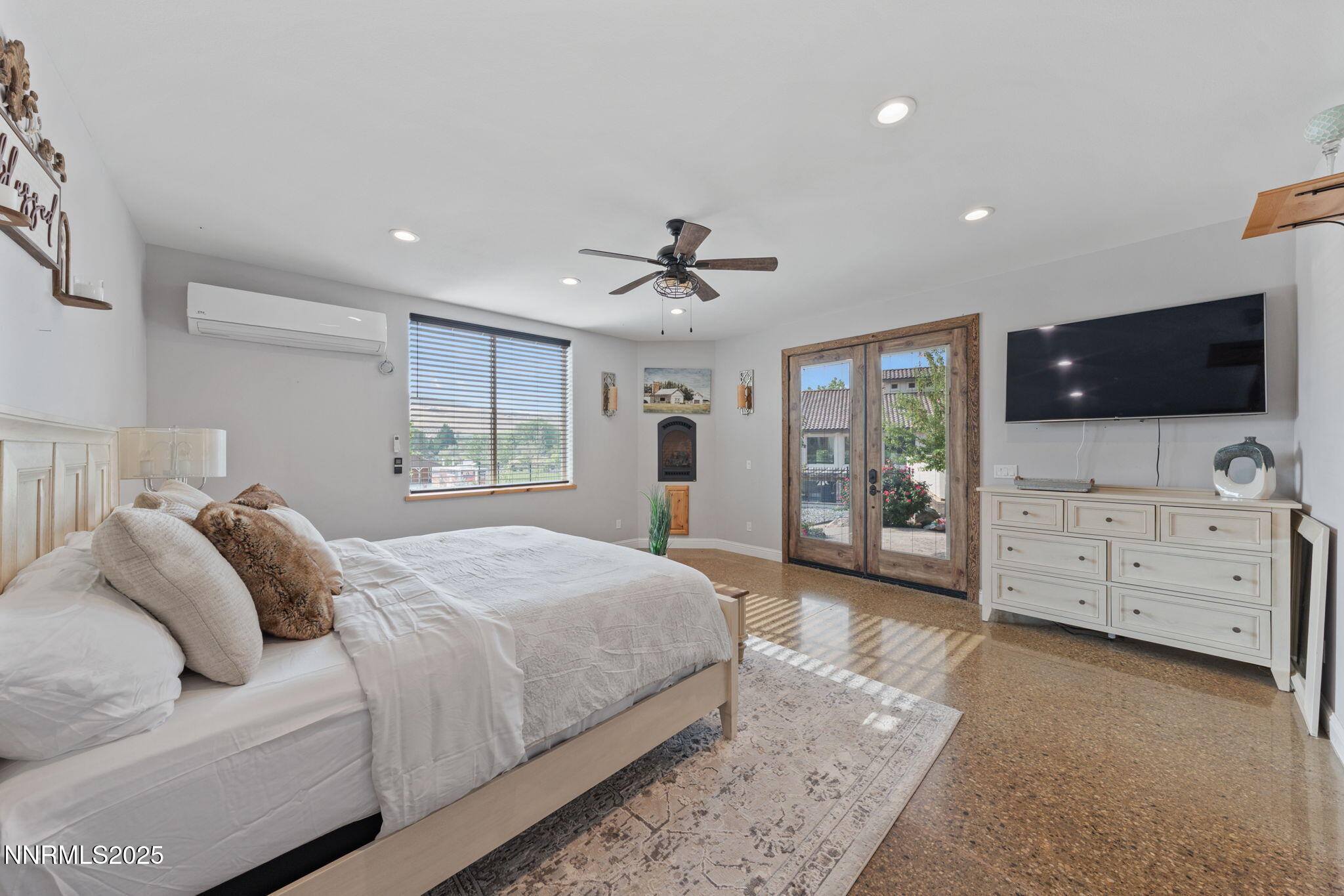 95 Ox-Yoke Lane Reno, NV 89521 - Photo 131 of 160 a spacious bedroom with a bed and a flat screen tv