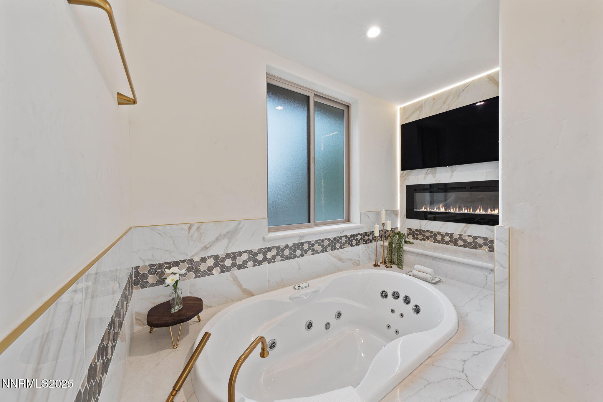 95 Ox-Yoke Lane Reno, NV 89521 - Photo 40 of 160 a bathroom with a bathtub and a flat screen tv