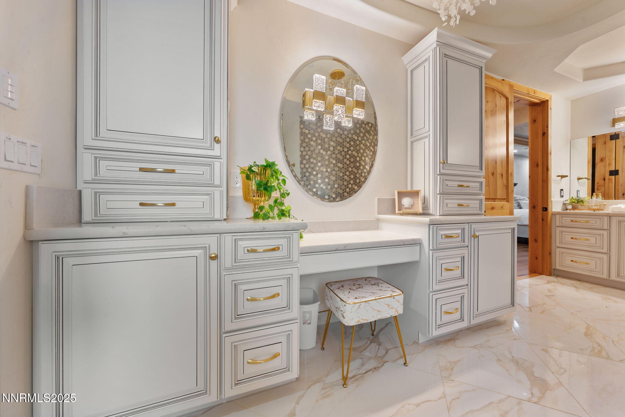 95 Ox-Yoke Lane Reno, NV 89521 - Photo 42 of 160 a bathroom with a toilet a sink and a mirror