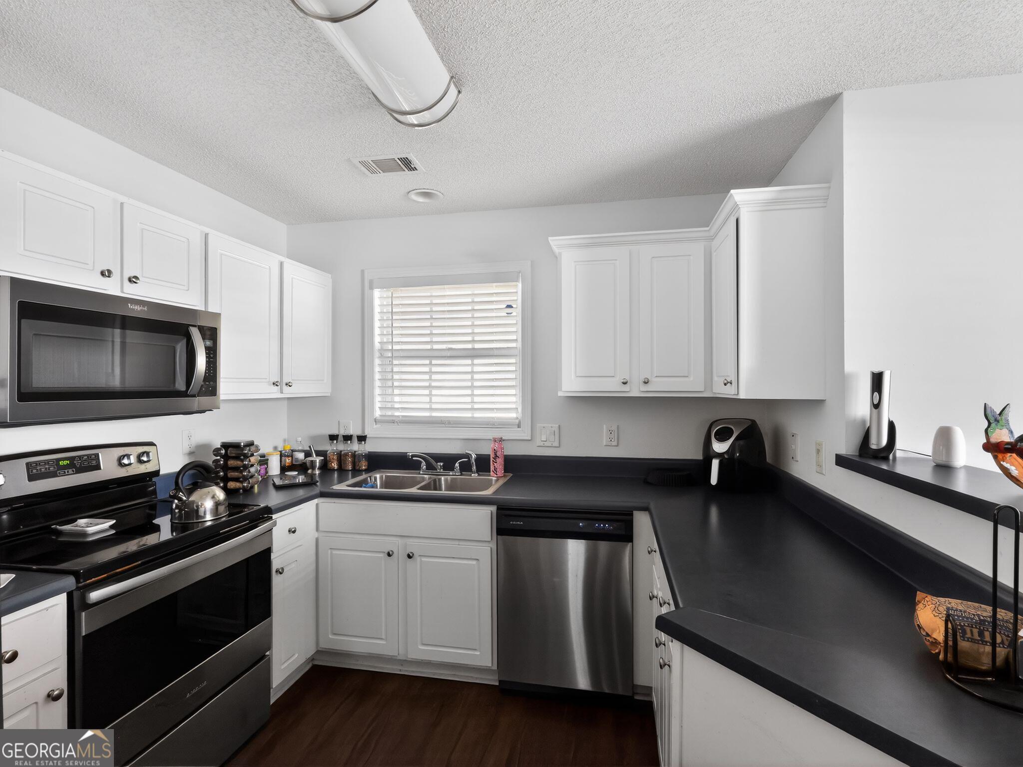 335 Colley Street Grantville, GA 30220 - Photo 7 of 16