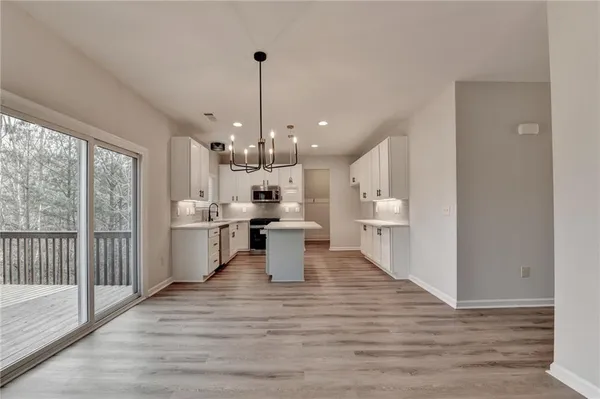 $599,900 | 5525 Summer Creek Court, Sugar Hill, GA 30518