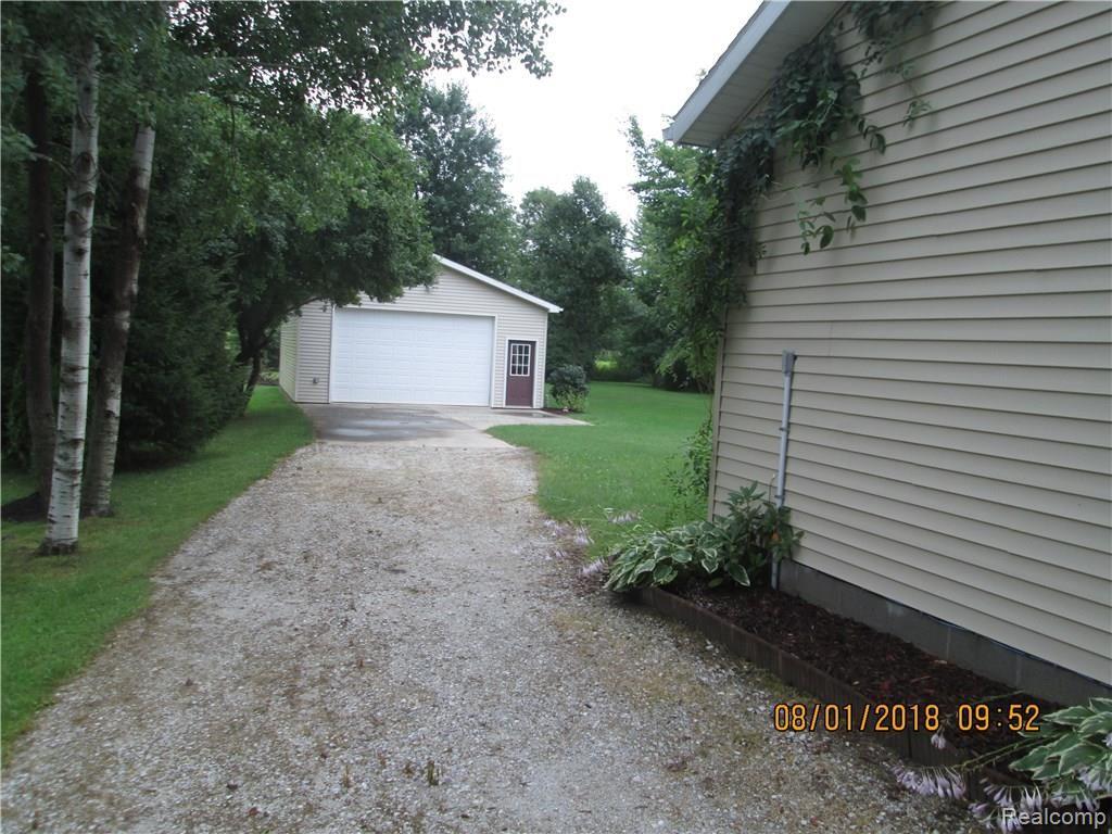 2438 Beach Road Port Huron, MI 48060 - Photo 4 of 72 IMG_4484.JPG