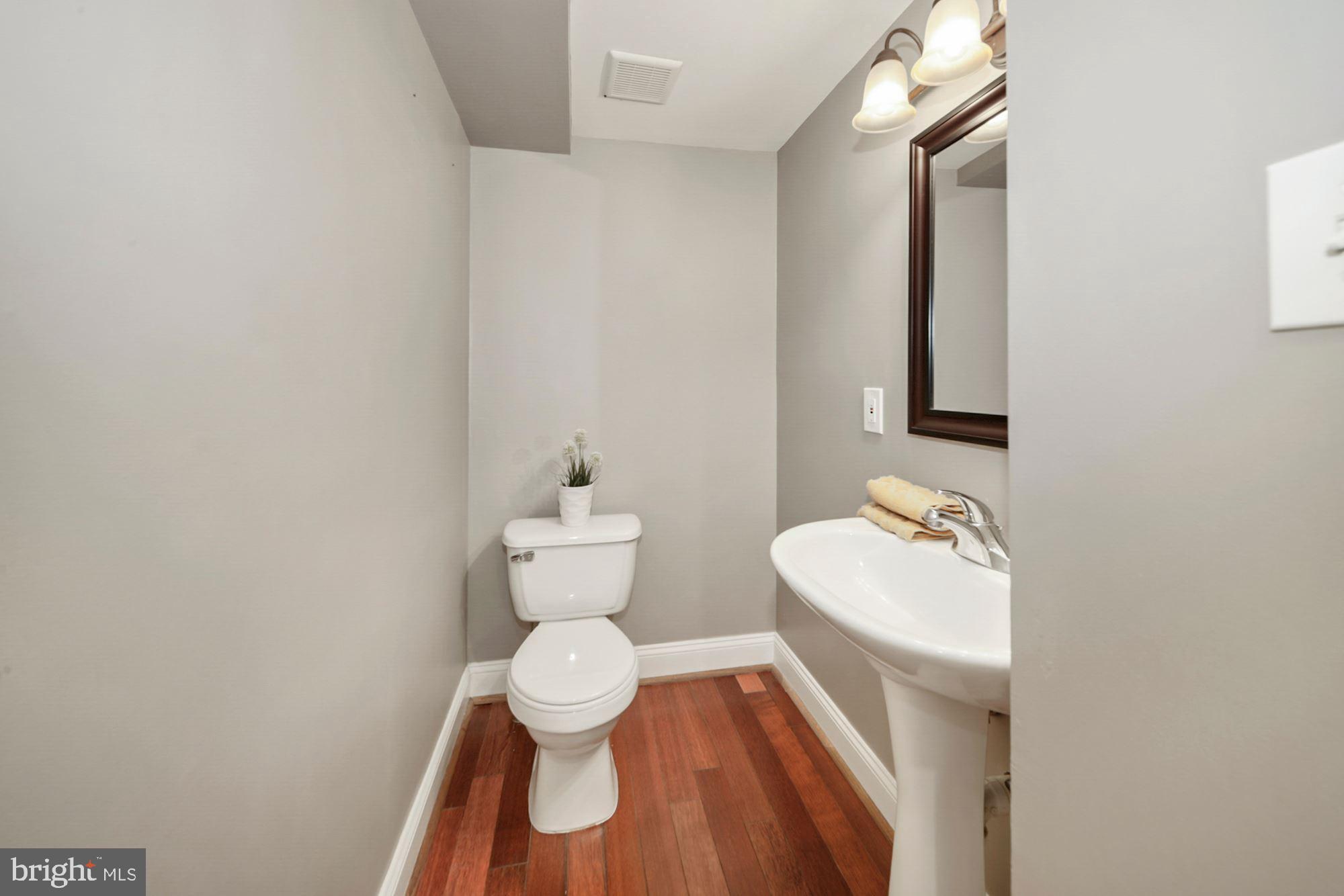 19962 Apple Ridge Place Gaithersburg, MD 20886 - Photo 11 of 31 Half Bathroom in the main level